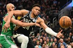 英雄联盟总决赛-关于雄鹿大胜凯尔特人，字母哥双加盖帽的信息