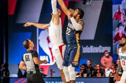 英雄联盟总决赛-深圳队力克鹈鹕，乔治扛起全队