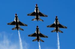 英雄联盟总决赛直播-当大场面先生遇上战术铁壁，莫兰特的虹化与猛龙的集体绞杀