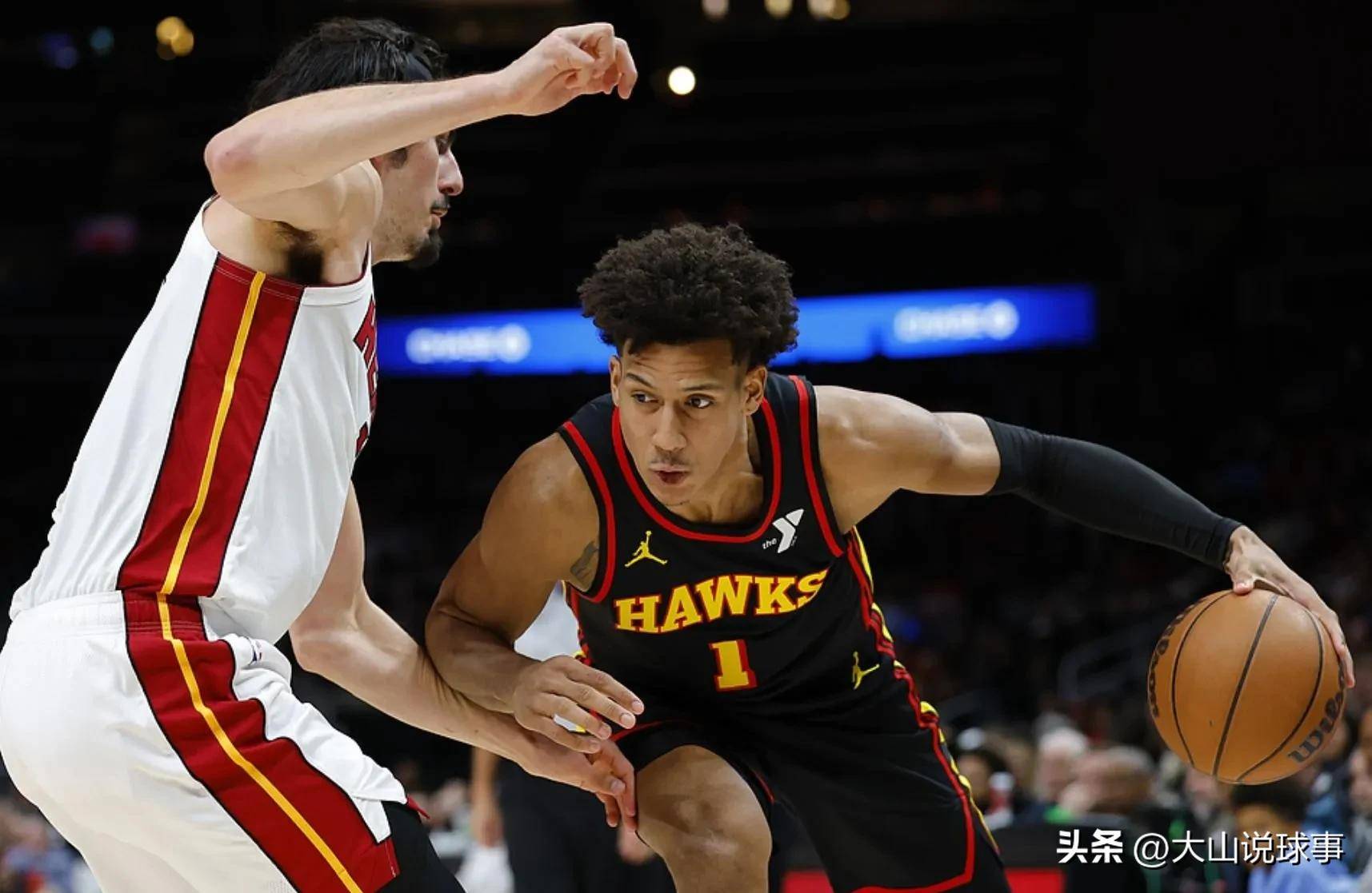 群星闪耀！篮球赛场现精彩绝伦一幕的简单介绍