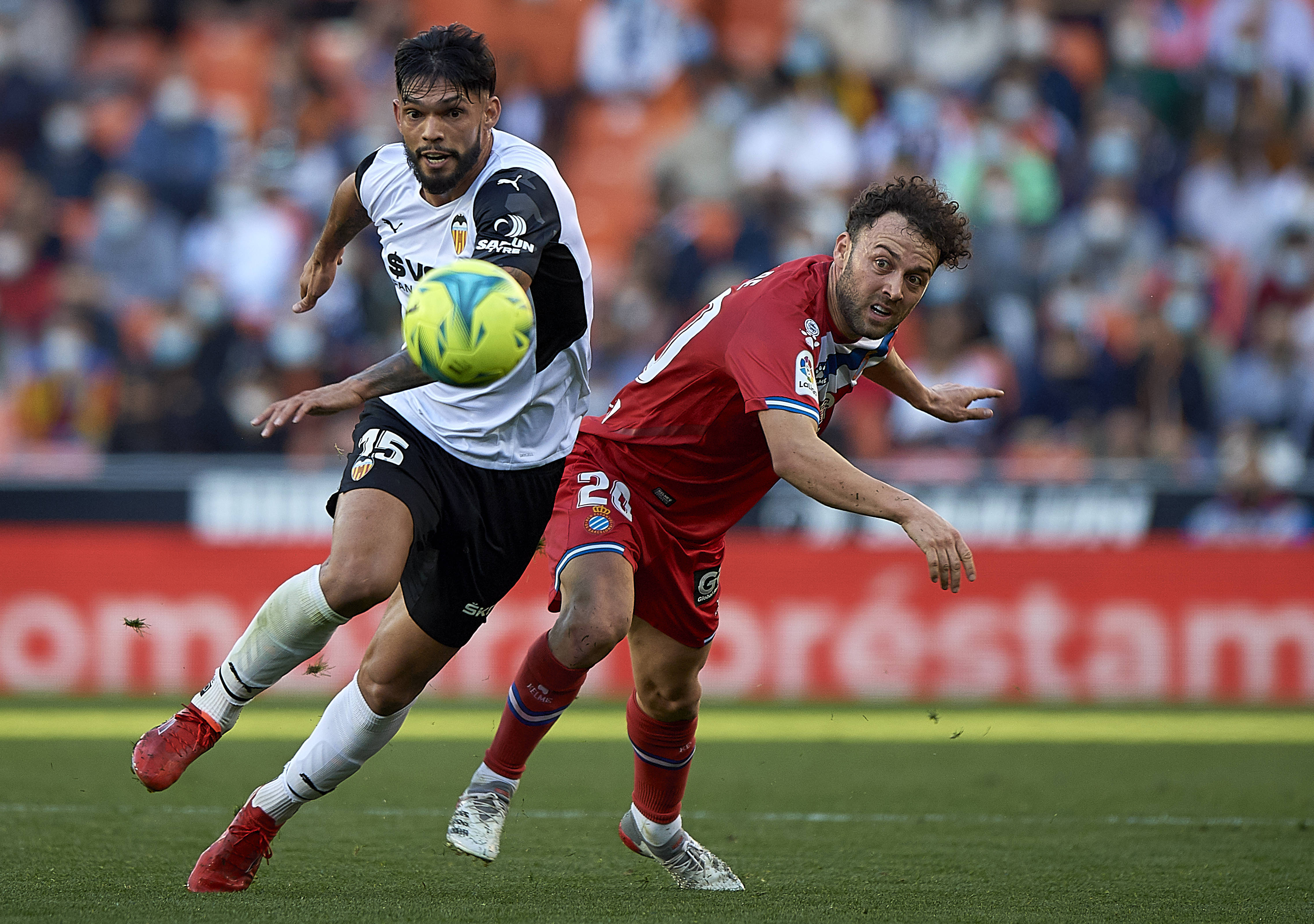 包含传奇足球人物：巴伦西亚传奇重回江湖的词条