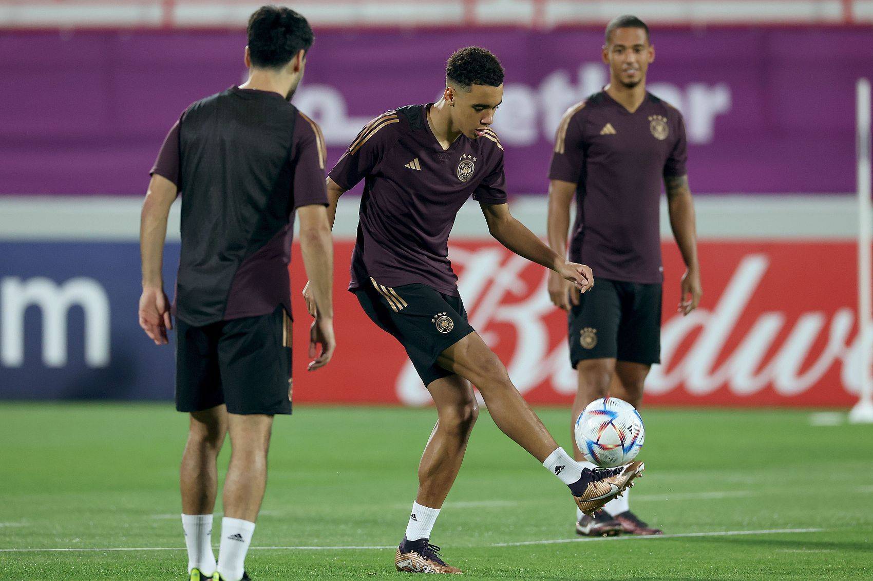 哥斯达黎加选手突围成功，斩获金牌的简单介绍