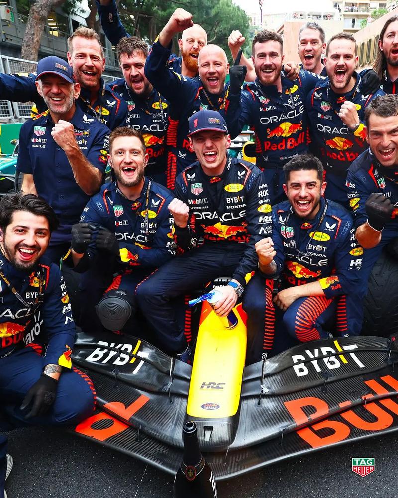 雷诺车队完胜梅赛德斯，佩雷兹惊艳四座的简单介绍