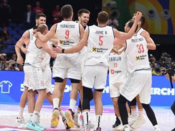 德国击剑选手表现出色,勇夺金牌赛场 德国击剑选手表现出色,勇夺金牌赛场