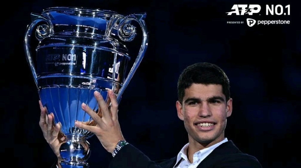 戴维斯杯翻盘拉沃尔杯，梅德韦杰夫统治全场