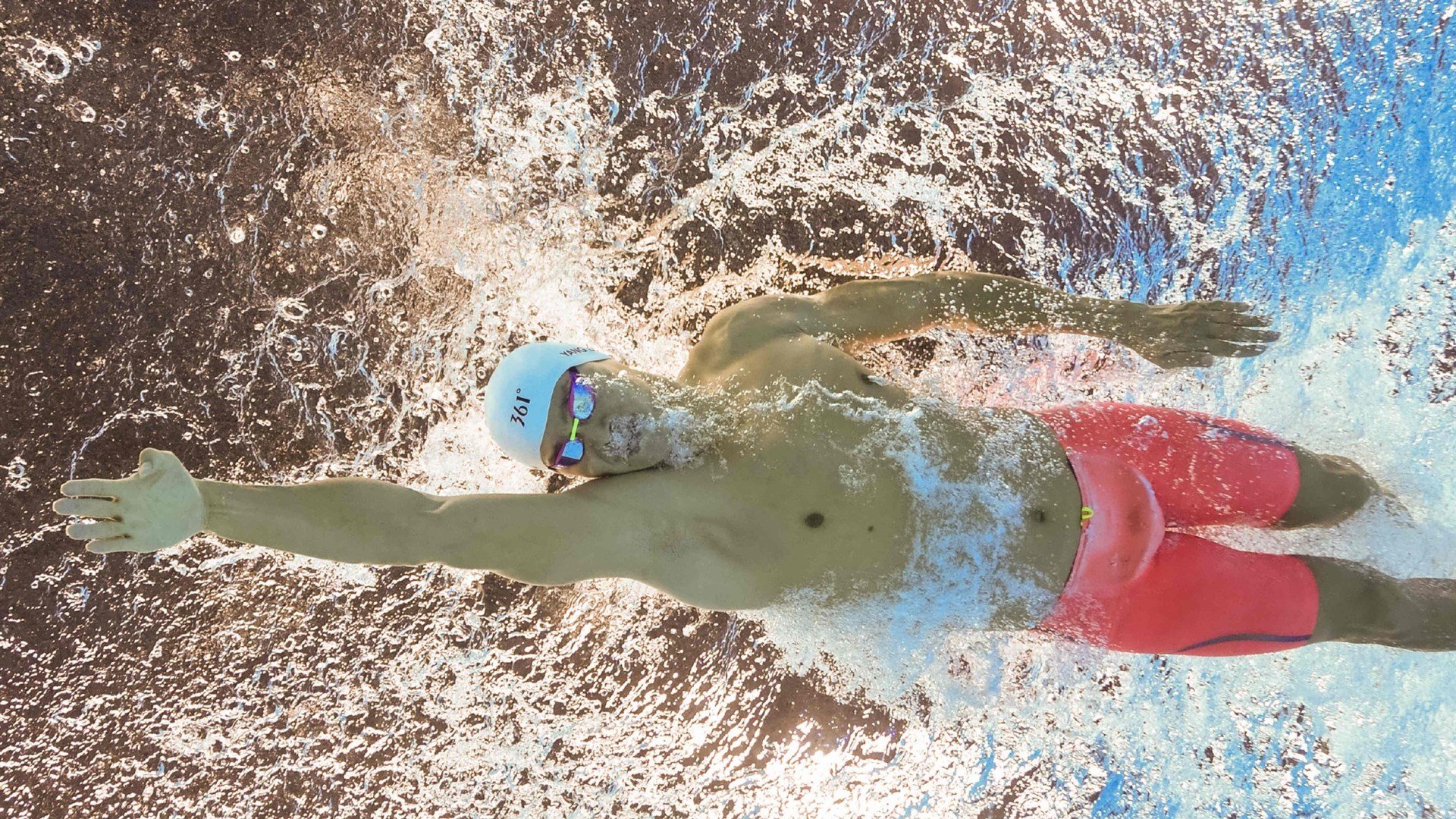 黄金公牛碾压红牛！凯恩帽子戏法宣告比利亚雷亚尔制霸奥地利