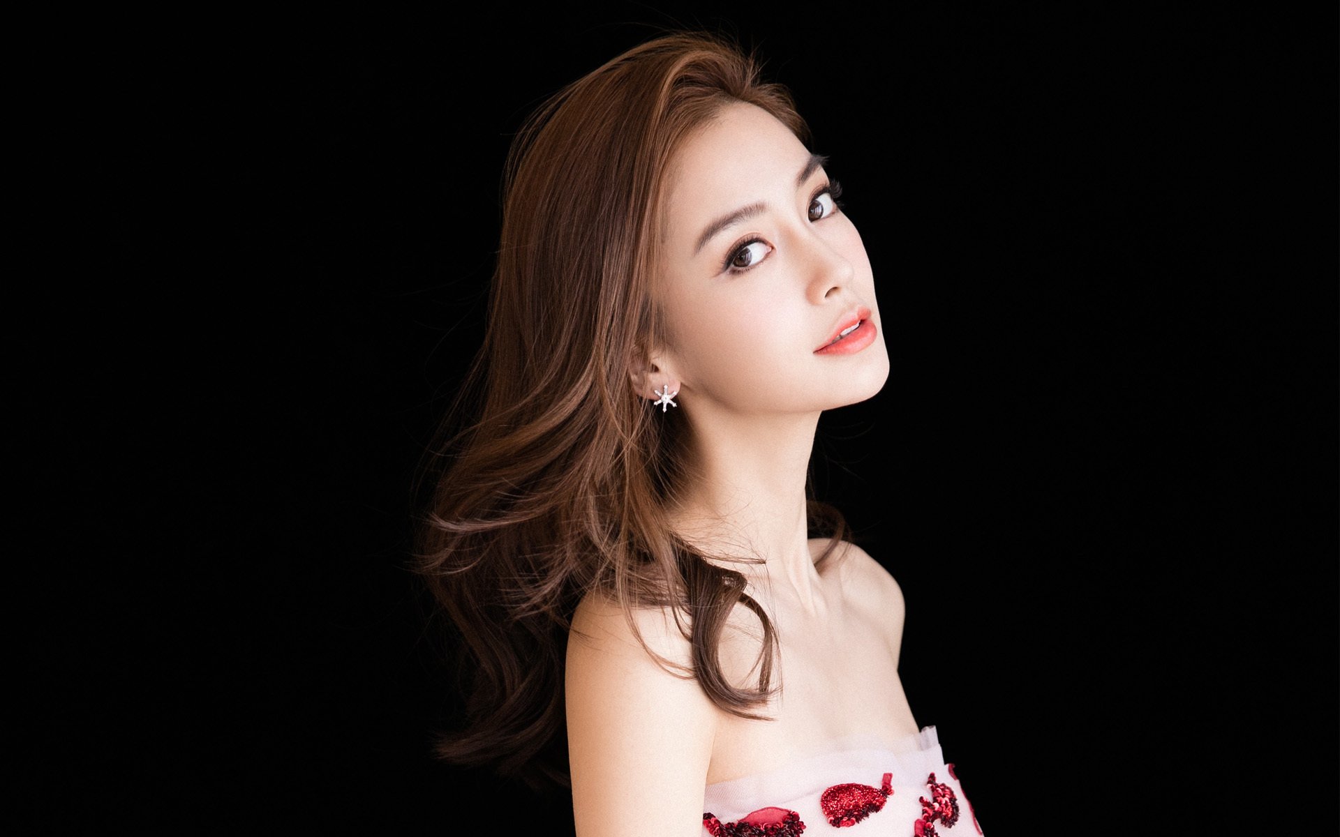 青铜之声，当伊拉克在绿茵场上击溃威尔士的黄昏